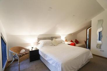 تختخواب و صبحانه Crackin View Guest House