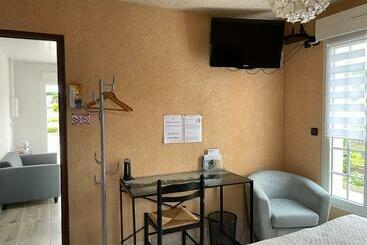 تختخواب و صبحانه Studio Indépendant Chez L Habitant