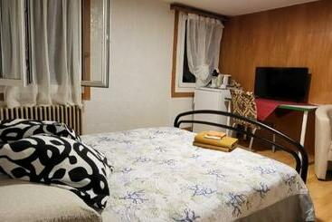 بنسيون Buongustaio Fereinzimmer Room Inside A Flat