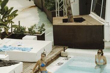 Apartamentos Bora Bora Adults Only