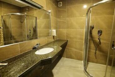 Bm Hotel City