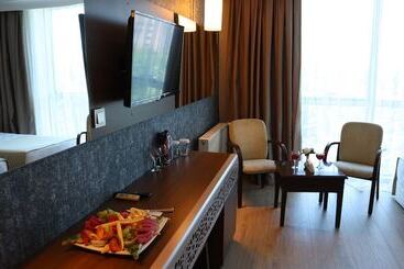 Bm Hotel City