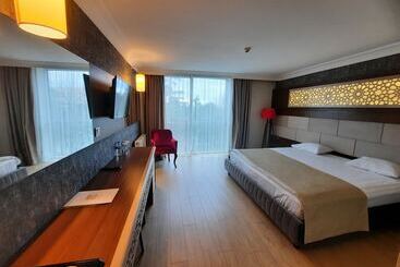 Bm Hotel City