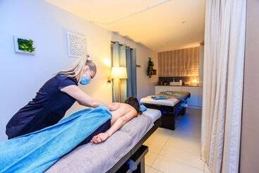 هتل Best Western Hôtel Garden And Spa