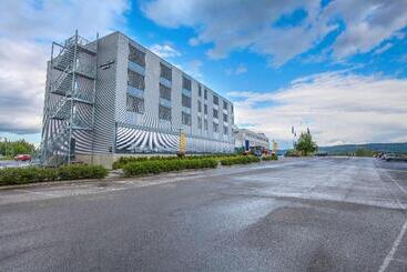 هتل Best Western Leto Arena
