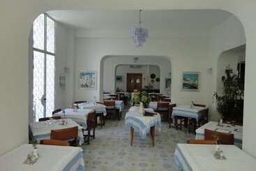 Отель Candia