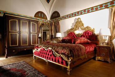 هتل Kanuni Kervansaray Historical