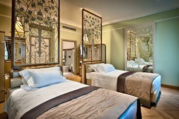 هتل Château Monfort Relais & Châteaux