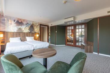 Fletcher Familiehotel De Hunzebergen