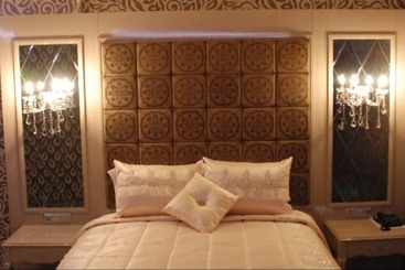 Отель Golden Palas