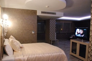 Отель Golden Palas