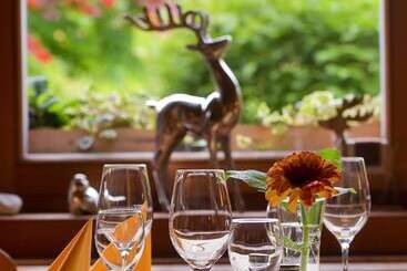 هتل Gutshof Wolfgangsee Resort & Event