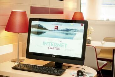 هتل Ibis Barcelona Santa Coloma
