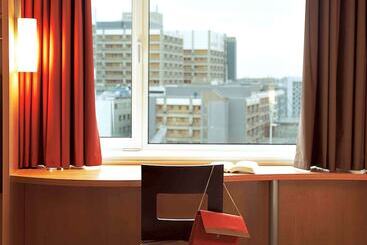 هتل Ibis Barcelona Santa Coloma