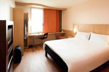 هتل Ibis Barcelona Santa Coloma