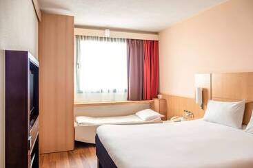 هتل Ibis Barcelona Santa Coloma