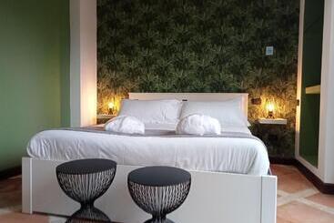 هتل La Locanda Del Pontefice   Luxury Country House