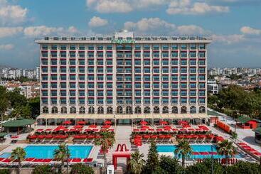 هتل Megasaray Westbeach Antalya
