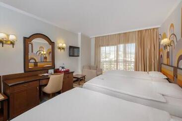 هتل Megasaray Westbeach Antalya
