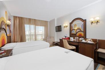 هتل Megasaray Westbeach Antalya