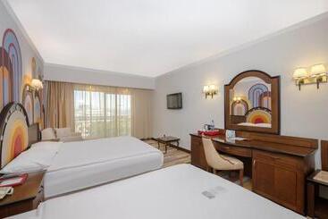هتل Megasaray Westbeach Antalya