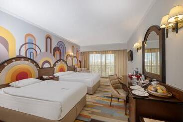 هتل Megasaray Westbeach Antalya