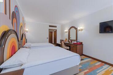 هتل Megasaray Westbeach Antalya