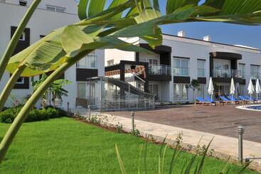 هتل Odyssey Residence Apartments