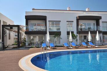 هتل Odyssey Residence Apartments
