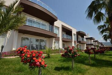 هتل Odyssey Residence Apartments