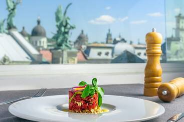 فندق Panorama Lviv