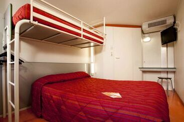 هتل Premiere Classe Tarbes  Bastillac