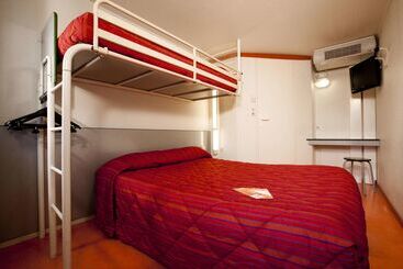 هتل Premiere Classe Tarbes  Bastillac