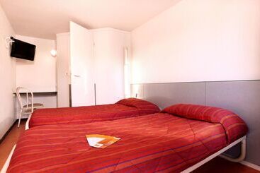 هتل Premiere Classe Tarbes  Bastillac
