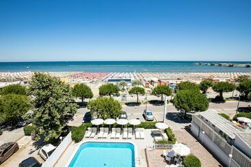 هتل Promenade Universale