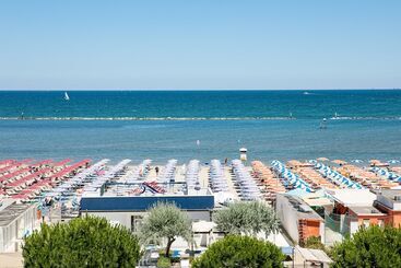 هتل Promenade Universale