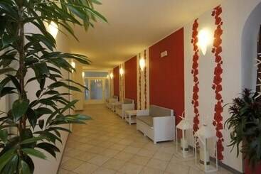 هتل Promenade Universale