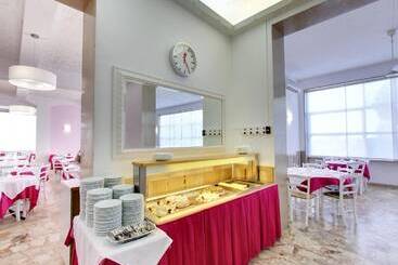 هتل Promenade Universale