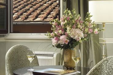 هتل San Firenze Suites & Spa