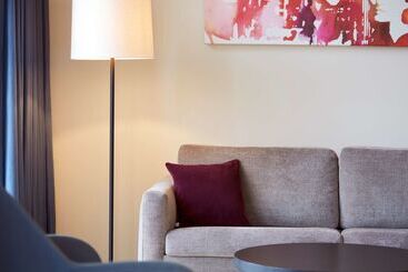 هتل Scandic Hamburg Emporio
