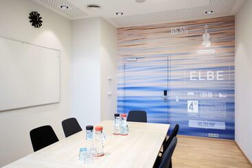 هتل Scandic Hamburg Emporio