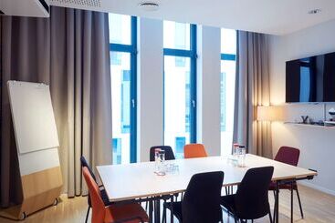 هتل Scandic Hamburg Emporio