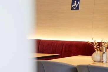 هتل Scandic Hamburg Emporio