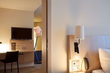 هتل Scandic Hamburg Emporio