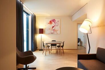 هتل Scandic Hamburg Emporio