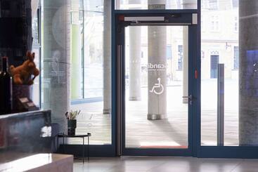 هتل Scandic Hamburg Emporio