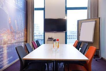 هتل Scandic Hamburg Emporio