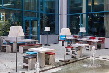 هتل Scandic Hamburg Emporio