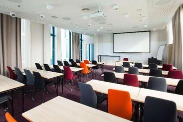 هتل Scandic Hamburg Emporio