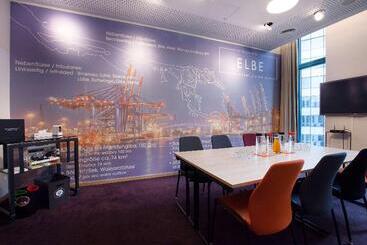 هتل Scandic Hamburg Emporio